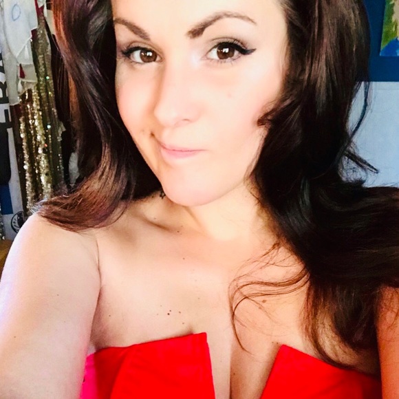 Meet your Posher, Raphaelle - Picture 1 of 3